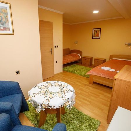 Guest house Mali homtel Subotica Extérieur photo