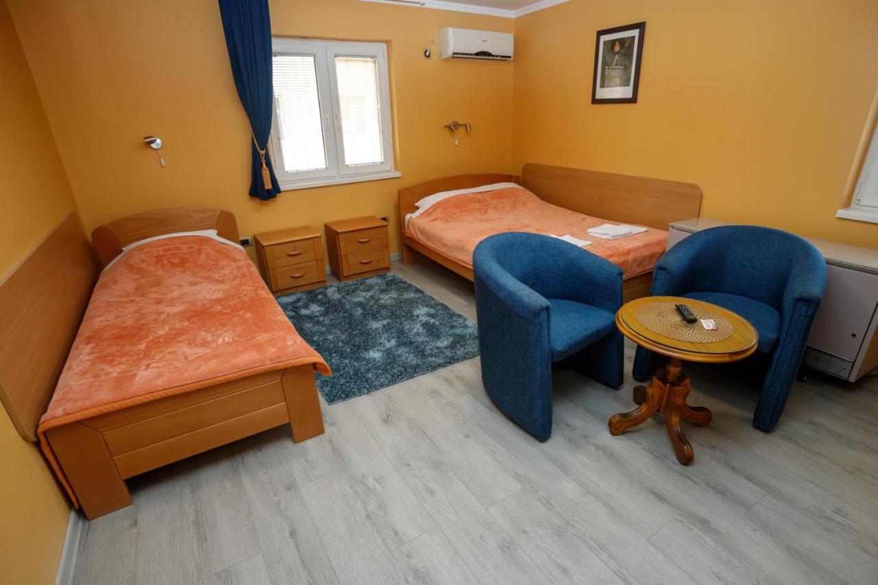 Guest house Mali homtel Subotica Extérieur photo