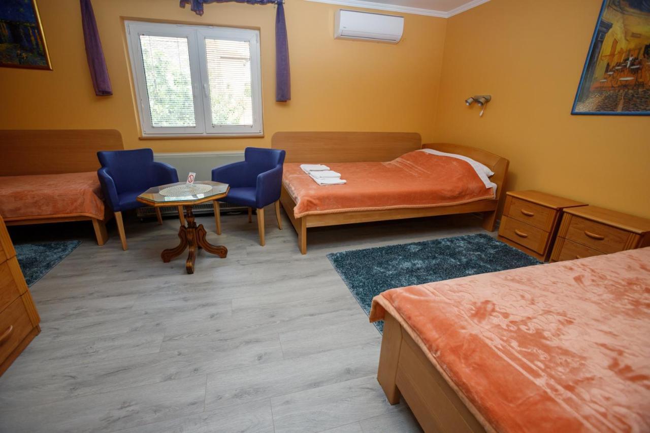 Guest house Mali homtel Subotica Extérieur photo