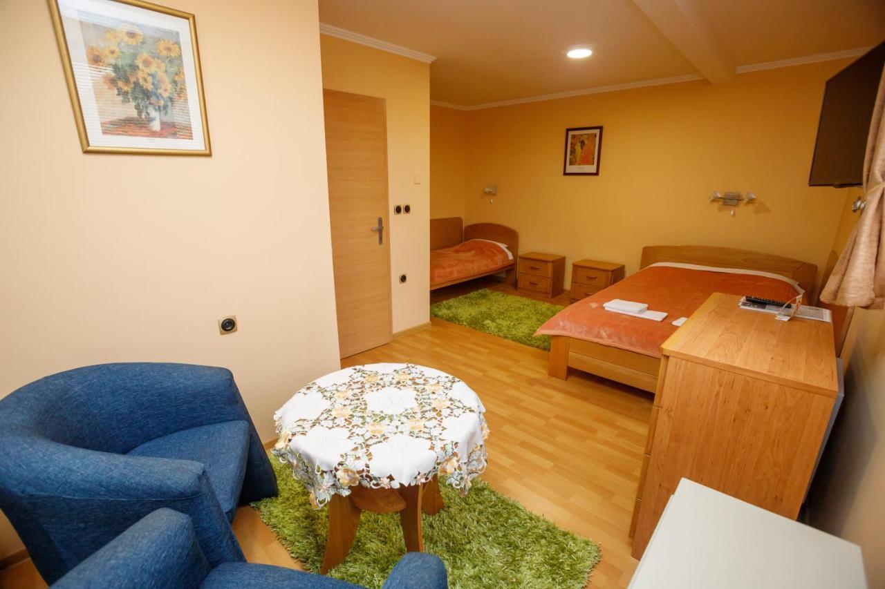 Guest house Mali homtel Subotica Extérieur photo