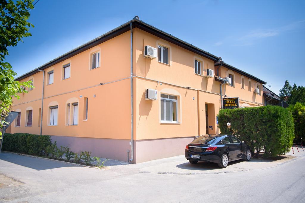 Guest house Mali homtel Subotica Extérieur photo