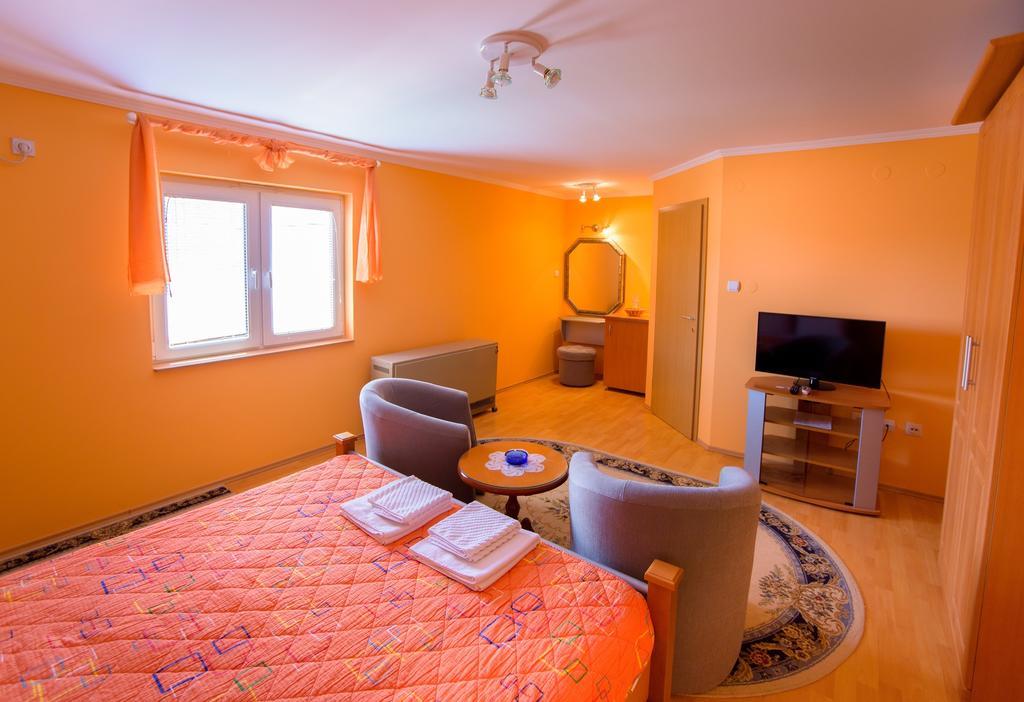 Guest house Mali homtel Subotica Extérieur photo