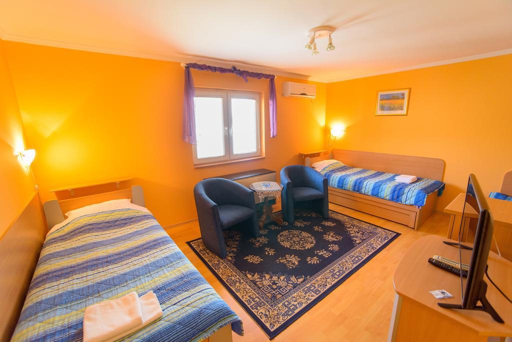Guest house Mali homtel Subotica Extérieur photo